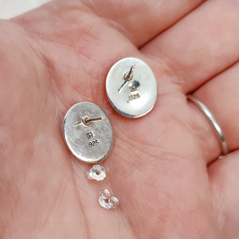 Vintage Sterling Silver White Mother Of Pearl Oval Post Back Earrings - Picture 6 of 8